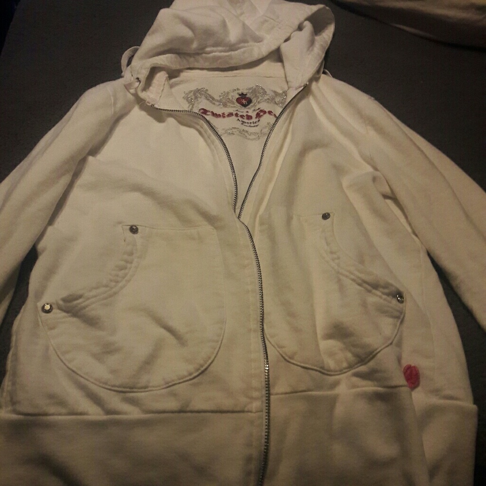Twisted Heart Cozy Jacket - Picture 4 of 4